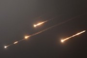厦门伊朗以导弹齐射回应以色列的大规模袭击